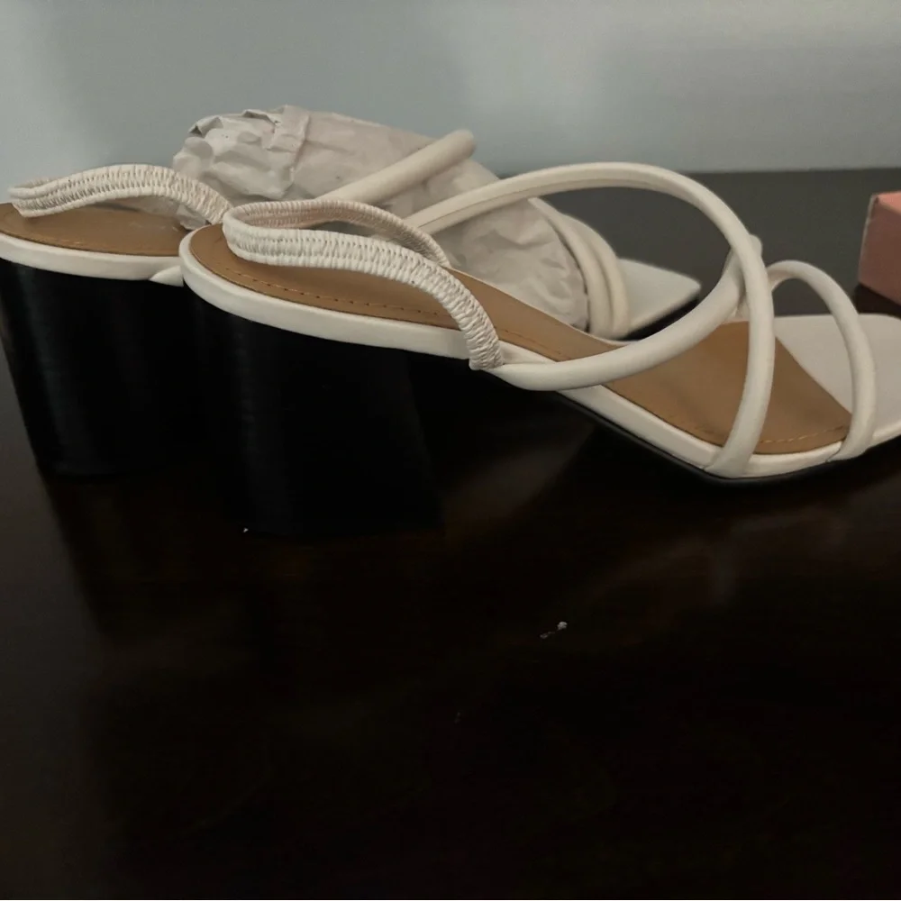 Lisa Vicky ILLUME-V White Sheep Nappa Block Heel Sandals - Size 7.5 M NIB